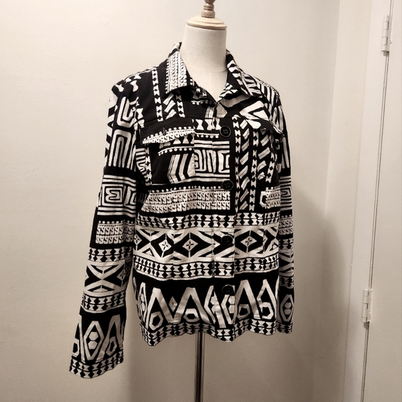 Chic Light Jacket! ⚫️ ⚪️ - Picture 5 of 6